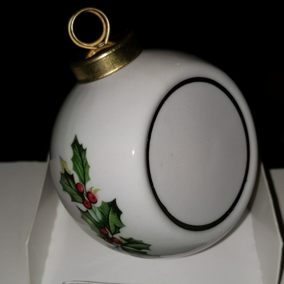 4 porcelain holiday ball ornaments customizable - Picture 5 of 7